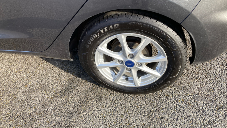 Ford Fiesta 1.1 Zetec 5dr Petrol Hatchback